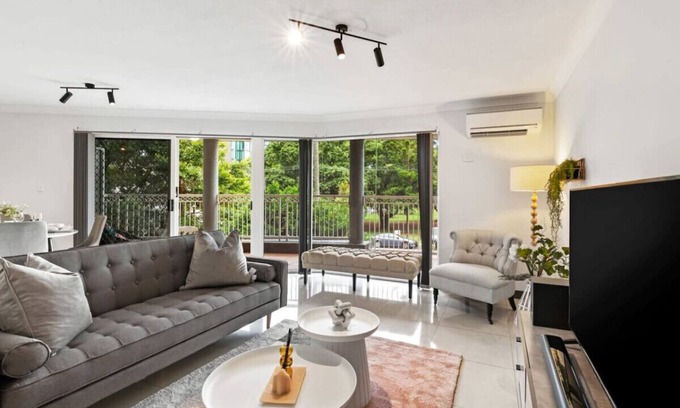 South Brisbane Apartment | Russells Place Central 2 bedroom apt w Carpark
