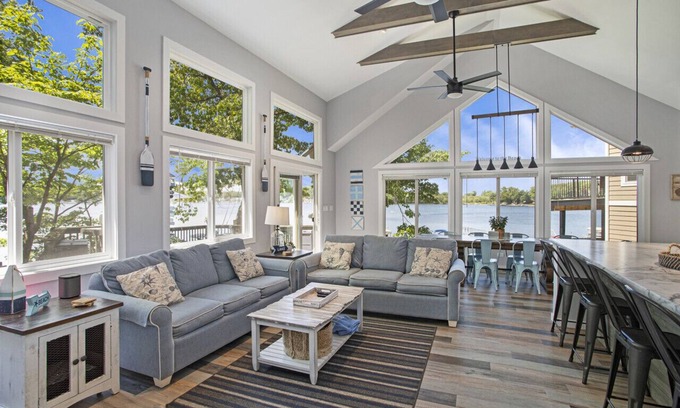 Sister Lakes House | Rusted Anchor · 7 bedroom gem in Sister Lakes