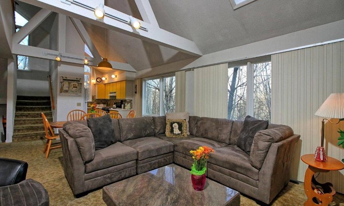 Killington House | Rustic 3 bedroom home Moose Lodge