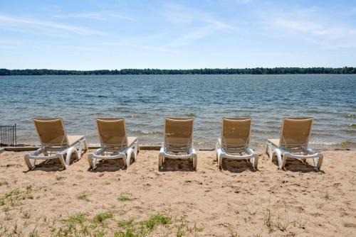 Mayfield Apartment | Rustic 4-Lodge Stay - Perfect for Groups