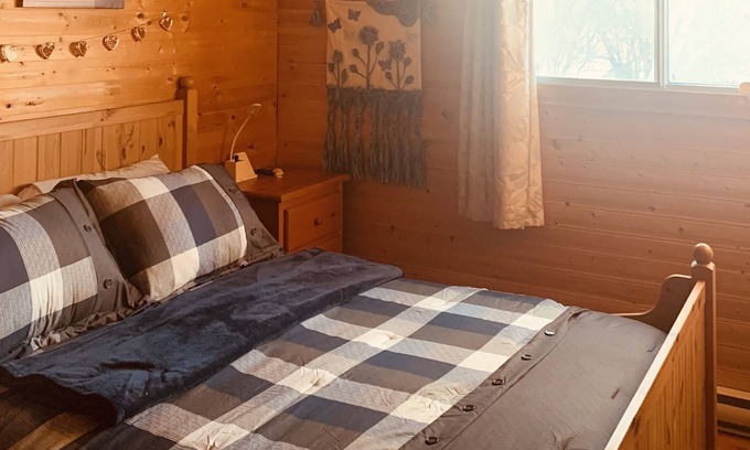 Scanterbury Cabin | Rustic all season 2 bedroom cabin Patricia Beach great ice fishing!