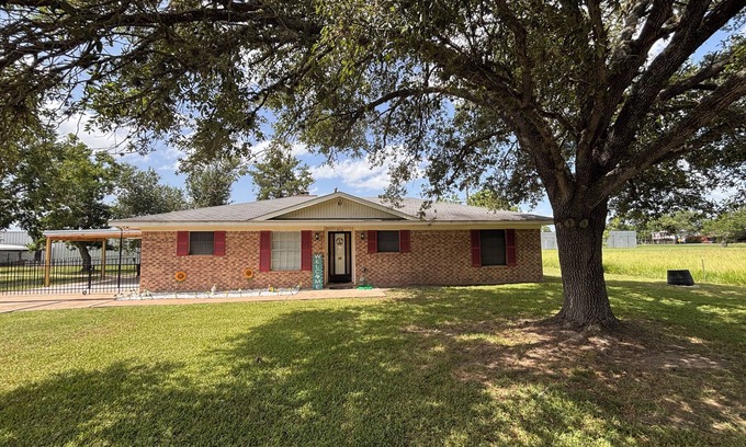 Burton House | Rustic Anchor Retreat- Charming Large Two bedroom house in the country.