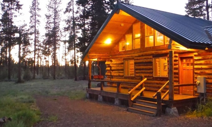 La Pine Cabin | Rustic and cozy log home, Room for the entire family.