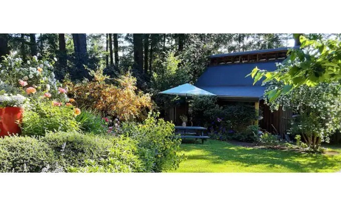 Mayne Island House | Rustic and Romantic B&B