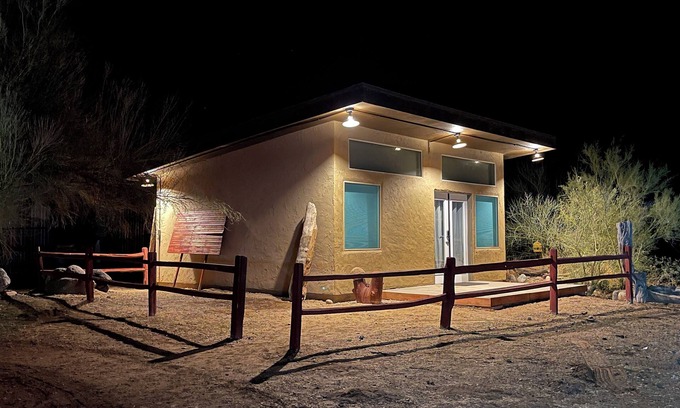Black Canyon City Apartment | Rustic, Artsy Studio w/Desert Panoramic Views