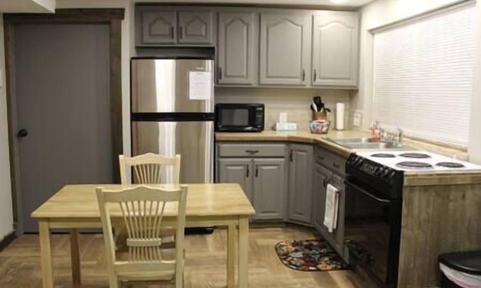 Uintah House | Rustic & Bright 1 Bed Apt.
