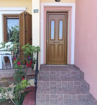 Vasilikon Apartment | Rustic Bright Appartment near Lefkanti Beach