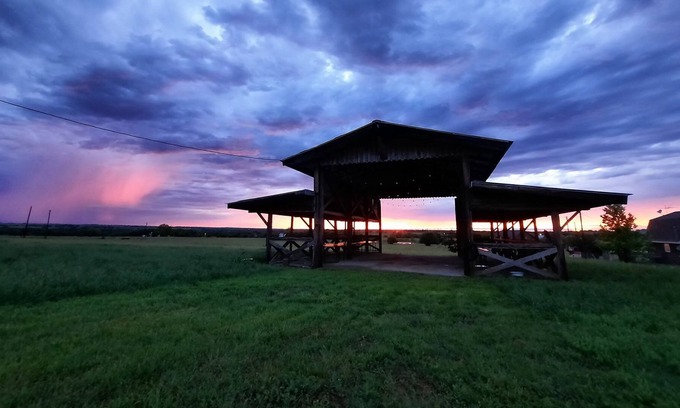 Cleburne House | Rustic Bunkhouse on 6 acres - 30 minutes from Fort Worth!