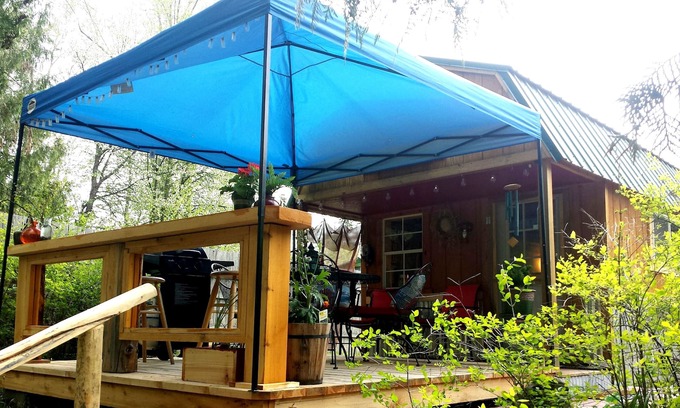 Troy Cabin | Rustic Bunkhouse on the Kootenai River
