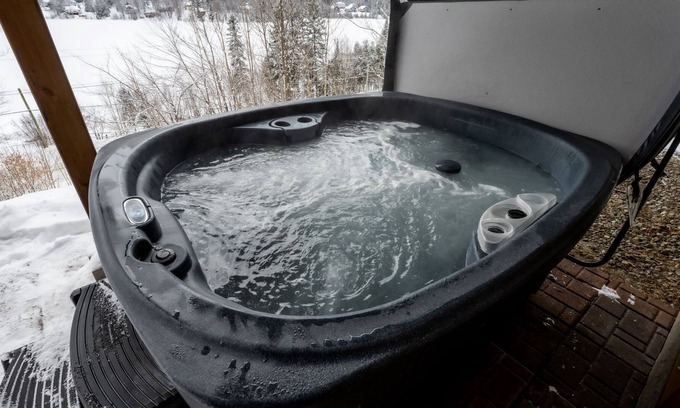 Sainte-Agathe-des-Monts Ski Chalet | Rustic-Style for 2