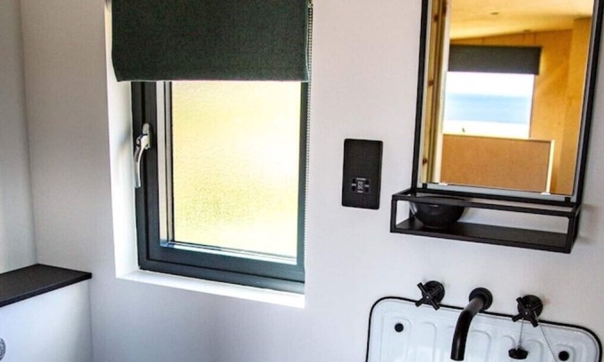 St. Andrews Cabin | Rustic cabin 6, rural stunning sea views, twin bed
