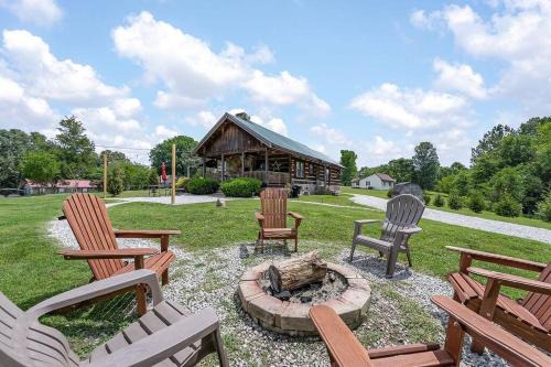Winchester House | Rustic Cabin, Dock, Firepit, Kayaks & Games