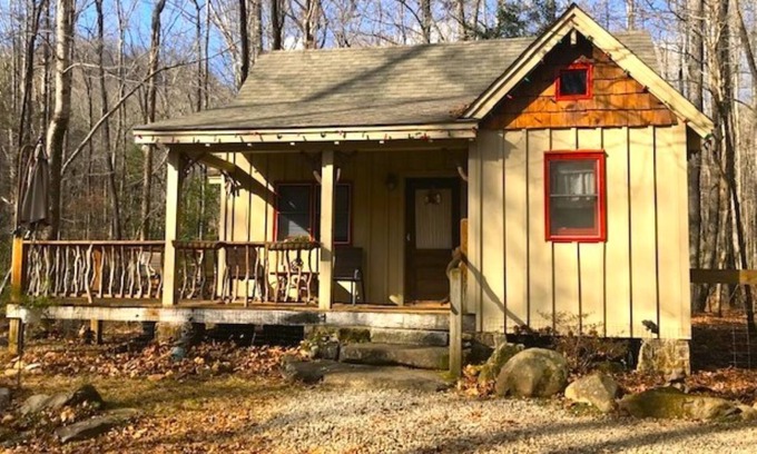 Cleveland Cabin | Rustic Cabin minutes From Table Rock State Park