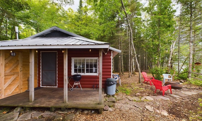 Au Train Cabin | Rustic Cabin sitting on the Edge of Lake Superior with an Outdoor Sauna
