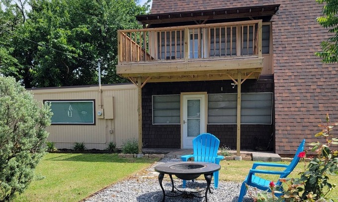 Pottsboro House | Rustic Cabin With a View