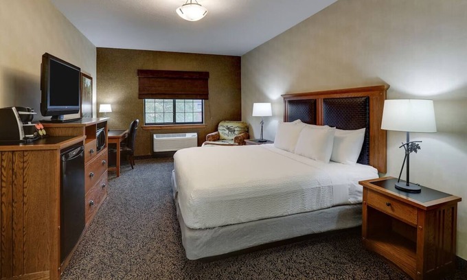 Sioux City Hotel | Rustic Charm Meets Modern Comfort: Cozy Lodge in Downtown Sioux City