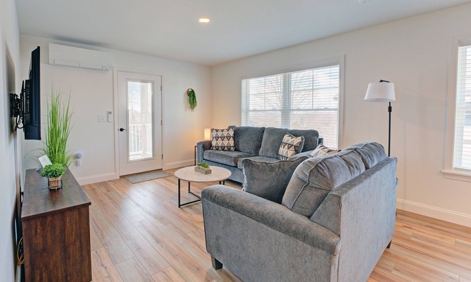 Auburn Apartment | Rustic Charm Meets Modern Luxury: Stylish 2BR, 1BA Apartment