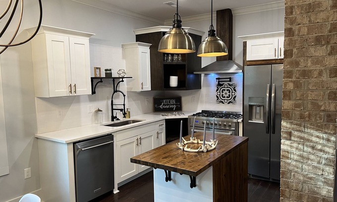 Huntsville House | Rustic Chic Bungalow in Five Points!