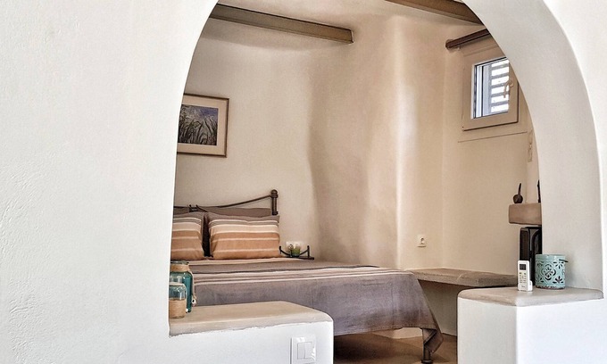 Megas Yialos-Nites Apartment | Rustic Chic Studio In A Tiny Cycladic Village