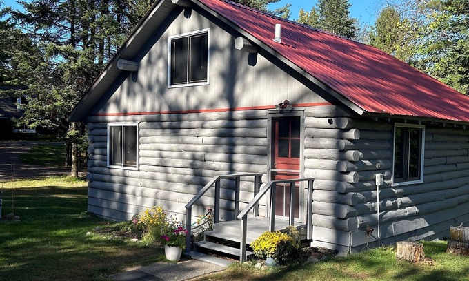 Clam Lake Cabin | Rustic Clam formally known as "Lakeview".A Cozy Log Cabin Getaway