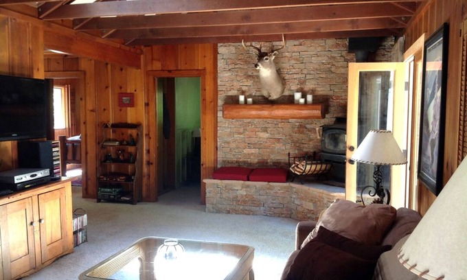 Pineland Cabin | Rustic Classic Tahoe Cabin, private & peaceful near Sunnyside Beach & Marina