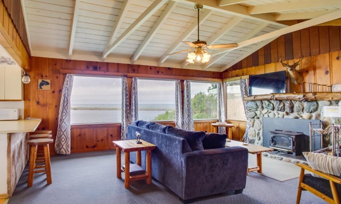 Smith River House | Rustic Coastal Smith River Cottage with Ocean Views!