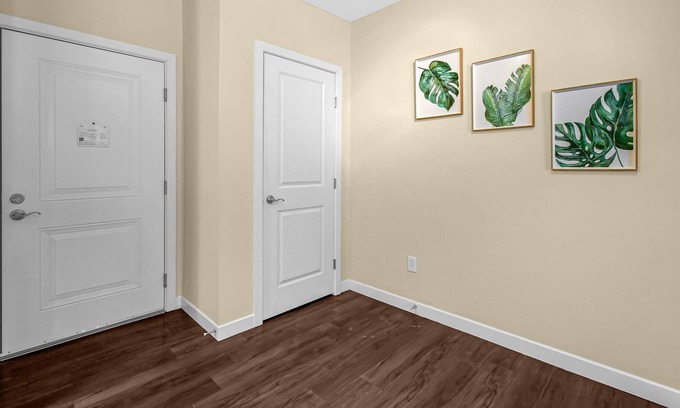 Westerville Apartment | Rustic Condo W/Pool (Free Parking) Mini Bar