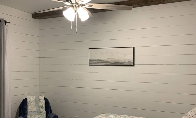 Drake Bed & Breakfast | Rustic cottage overlooking the creek