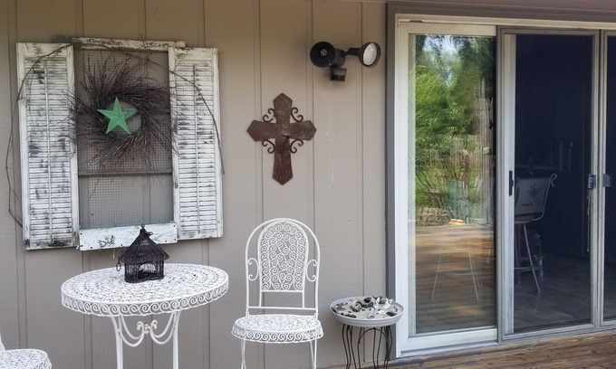 Machesney Park House | Rustic country charm - secluded sanctuary close to hospitals for traveling nurse