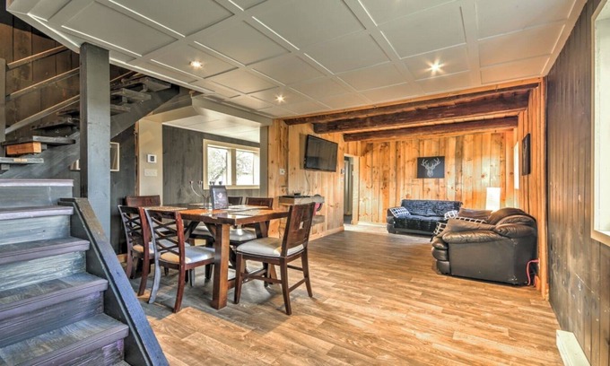 Cantley House | Rustic & Cozy Loft Located On A Ranch 3 Minutes From Ski Hill And Amerispa