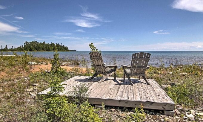 De Tour Village Cabin | Rustic De Tour Village Cabin w/Deck on Lake Huron