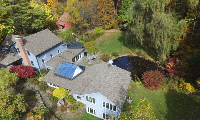 Tillson House | Rustic Farmhouse on 82 Acres of Land - with Ponds and Waterfalls- and a Hot Tub!