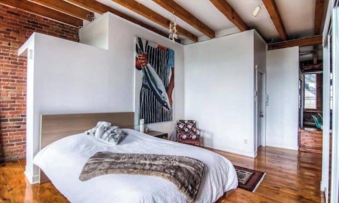 International District Apartment | Rustic Gem In the heart of Old Montreal