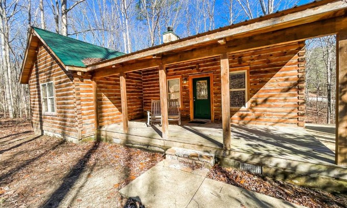 Fort Payne House | Rustic Getaway Tucked Away at Little River Canyon