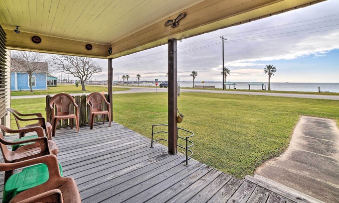 Long Mott House | Rustic Getaway w/ Grill - On San Antonio Bay!