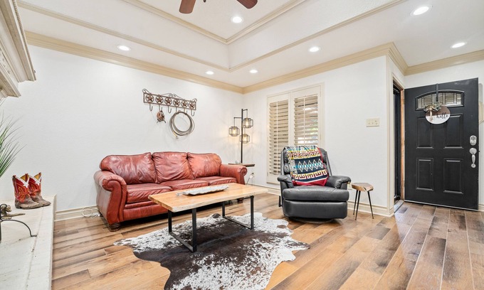 Lubbock House | Rustic Getaway with Dog Run