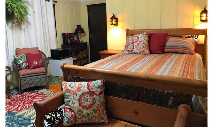 Grosse Pointe Apartment | Rustic Grosse Pointe guest suite
