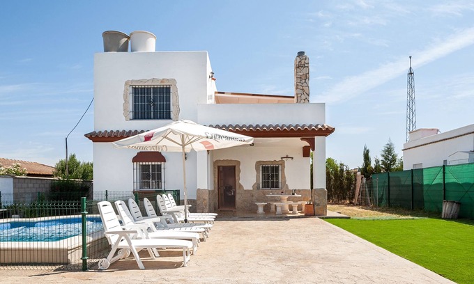 El Palmar House | Rustic Home “Las Alas del Sol 2” Close to the Beach with Pool, Garden, Terrace & Wi-Fi