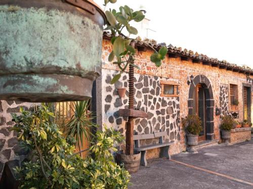 Rovittello House | Rustic House by Alcantara River with Pool