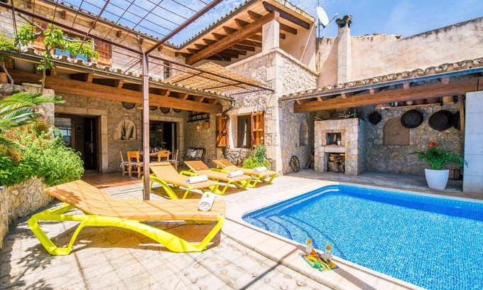 Sa Pobla Ski Chalet | Rustic house Cal Tio with pool in Mallorca