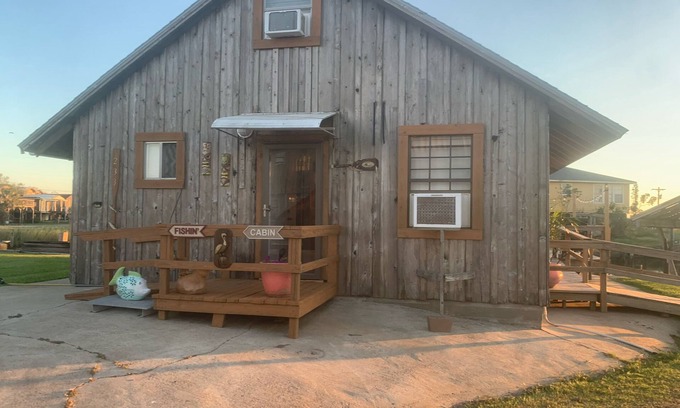 Brazoria Cabin | Rustic Island fishing cabin on canal to San Bernard River.