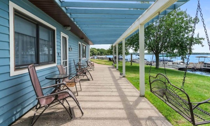 Mayfield Apartment | Rustic lakefront multi-unit with stunning views