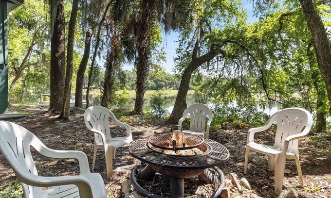 Inverness House | Rustic Lakehouse kayaks fishing bonfires