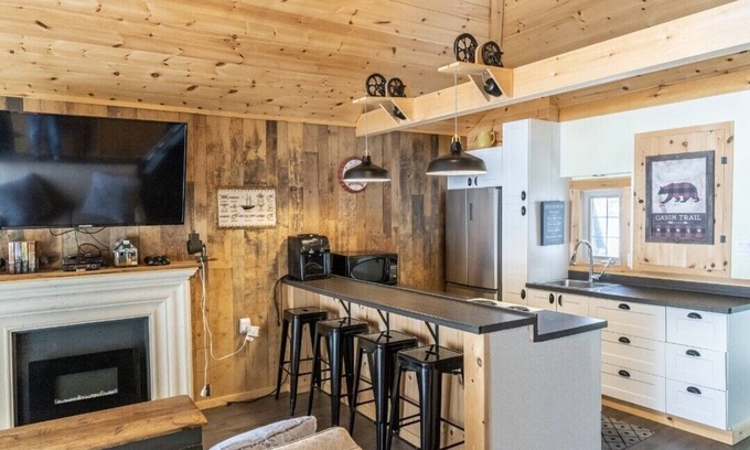 Fenelon Falls House | Rustic Lodge Cabin Retreat