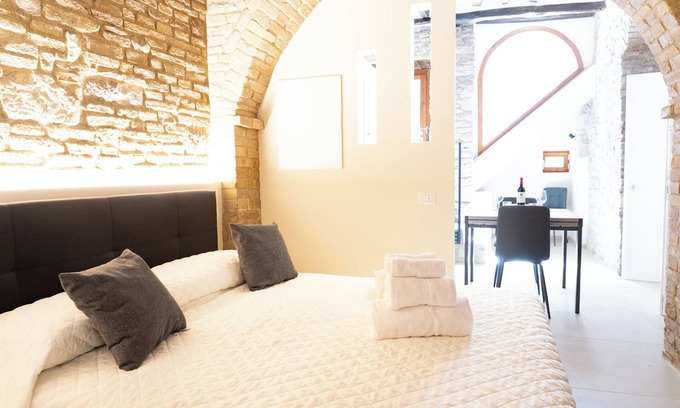 Assisi Apartment | [Rustic Loft] in Old Town