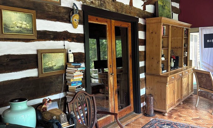 Blue Ridge Bed & Breakfast | Rustic Log cabin bed and breakfast in Virginia wine country