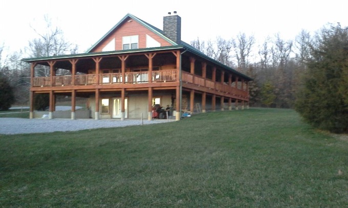 Nortonville Cabin | Rustic log cabin back in the boondocks !