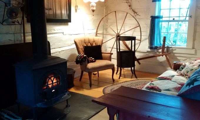 Edwardsburgh/Cardinal Cabin | Rustic Log cabin in private setting near Ottawa