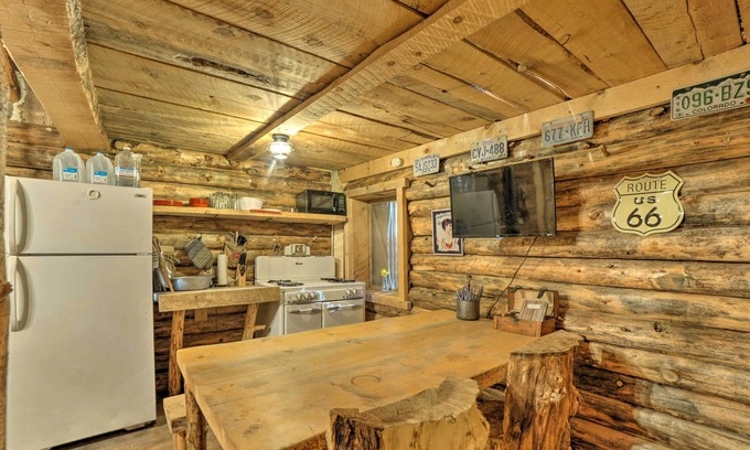 Mancos Apartment | Rustic Log Cabin on 1,000 Acres Near Mesa Verde!