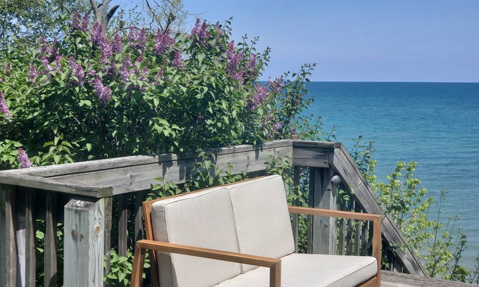 Applegate Cottage | Rustic Log Cottage - Steps to Onsite Beach + Amenities